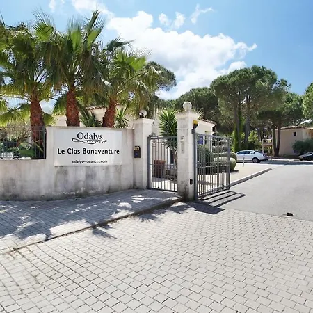 En Avec Piscine Apartament