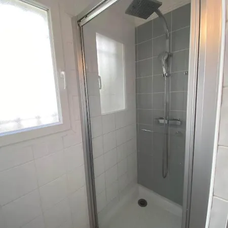 En Avec Piscine Apartman *