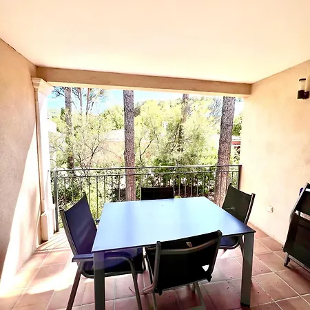 En Avec Piscine Apartament