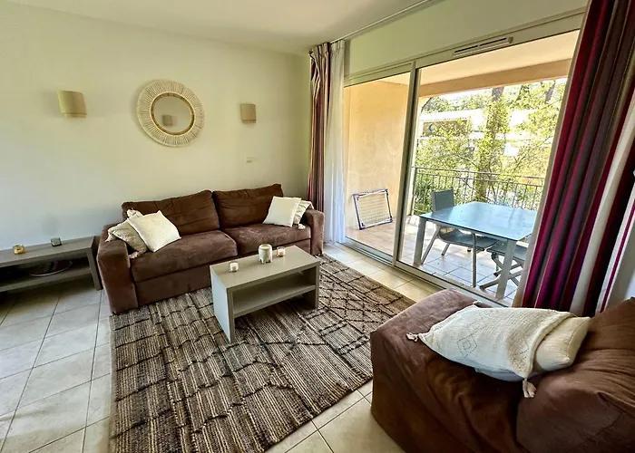 En Résidence Avec Piscine